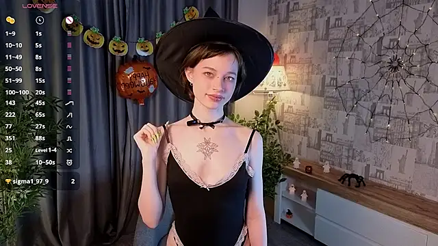 Snapshot of PaulaDauge chatting on 11.02.25 PaulaDauge online show from 11.02.25