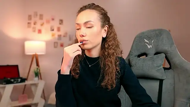 Snapshot of branchwithflowerss chatting on 10.02.25 branchwithflowerss online show from 10.02.25