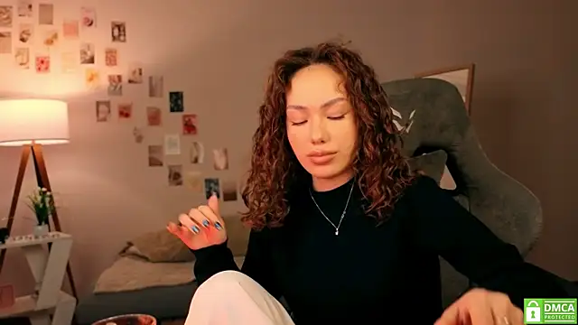 Snapshot of branchwithflowerss chatting on 10.28.25 branchwithflowerss online show from 10.28.25