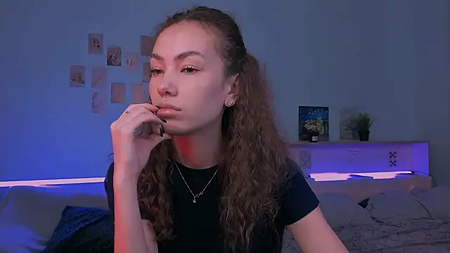 Snapshot of branchwithflowerss chatting on 11.15.25 branchwithflowerss online show from 11.15.25