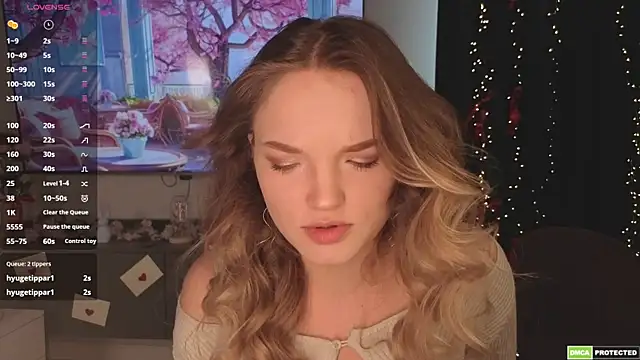 JulieLupo online show from 04.07.26