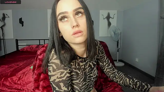 Snapshot of Lisa__Johnson chatting on 10.23.25 Lisa Johnson online show from 10.23.25