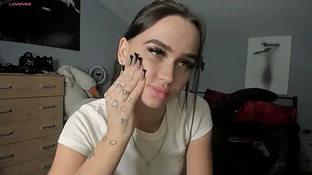 Snapshot of Lisa__Johnson chatting on 10.31.25 Lisa Johnson online show from 10.31.25