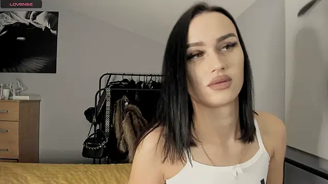 Snapshot of Lisa__Johnson chatting on 11.07.25 Lisa Johnson online show from 11.07.25