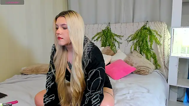 Malisha kiss online show from 10.23.25