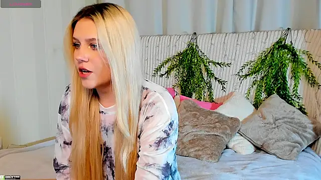 Malisha kiss online show from 10.25.25