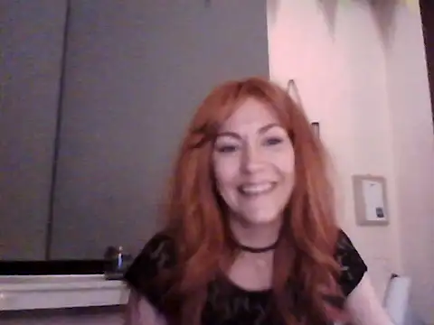 Snapshot of ShyGirlV chatting on 10.22.25 ShyGirlV online show from 10.22.25