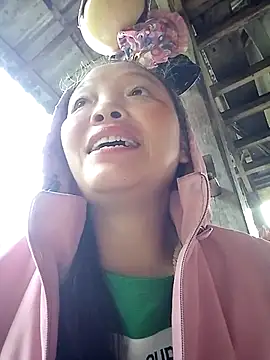 Snapshot of Minkine022 chatting on 10.27.25 Minkine022 online show from 10.27.25