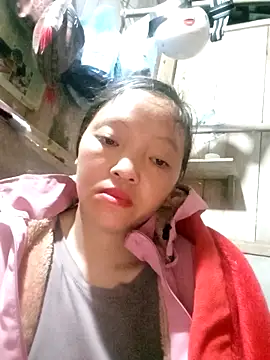 Snapshot of Minkine022 chatting on 10.31.25 Minkine022 online show from 10.31.25