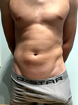 Snapshot of hhhnmg chatting on 10.05.25 hhhnmg online show from 10.05.25