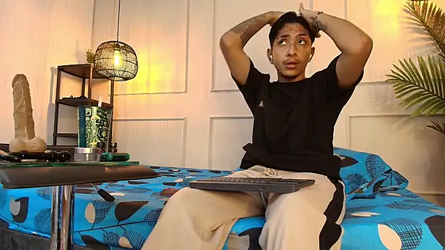 fkenneth macias online show from 10.17.25