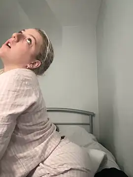 LucyLowbb online show from 10.05.25