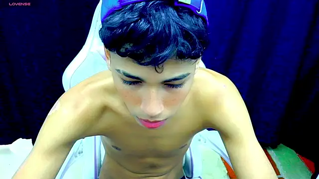 Snapshot of Im_david02 chatting on 11.10.25 Im david02 online show from 11.10.25