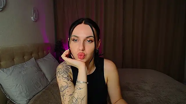 Snapshot of Poison_inyour_Mind__ chatting on 11.17.25 Poison inyour Mind online show from 11.17.25