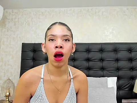 Snapshot of EmaGarcess chatting on 10.08.25 EmaGarcess online show from 10.08.25