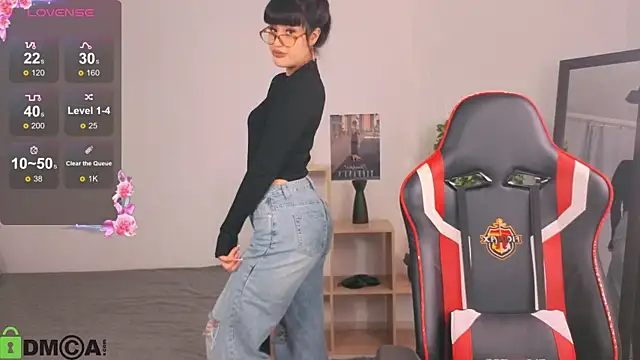 Snapshot of Erika_peach chatting on 10.15.25 Erika peach online show from 10.15.25