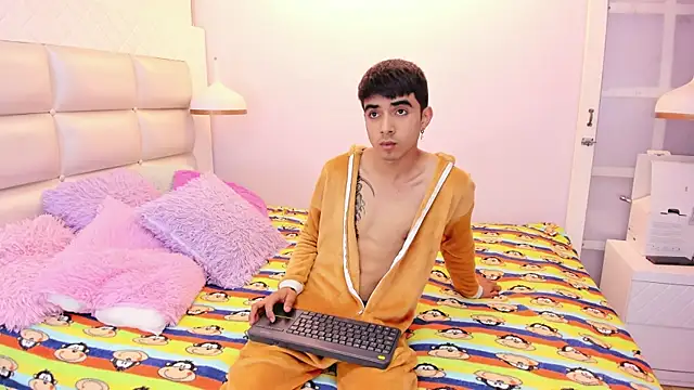 Hottie Guy online show from 10.06.25