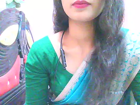 Snapshot of night_queeen7 chatting on 11.13.25 night queeen7 online show from 11.13.25