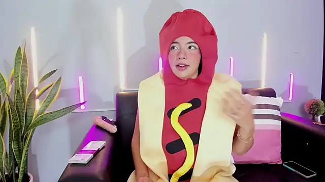 Snapshot of Jules_Angel chatting on 10.31.25 Jules Angel online show from 10.31.25