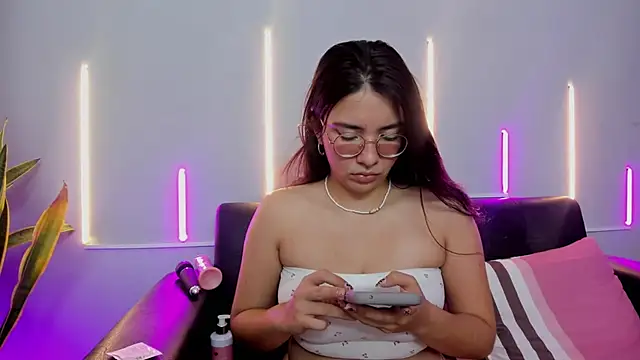 Snapshot of Jules_Angel chatting on 11.14.25 Jules Angel online show from 11.14.25