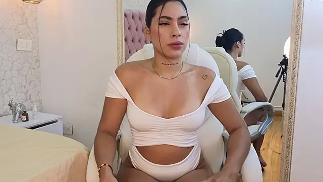 Snapshot of Vanessa_Rain_ chatting on 11.07.25 Vanessa Rain online show from 11.07.25