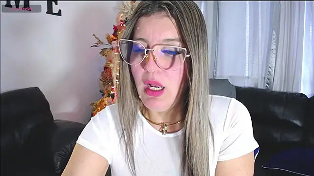 Snapshot of sweet_christtydiaz chatting on 12.16.25 sweet christtydiaz online show from 12.16.25