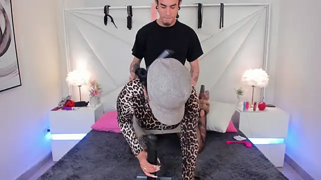 Snapshot of conjuring_ chatting on 11.16.25 conjuring online show from 11.16.25