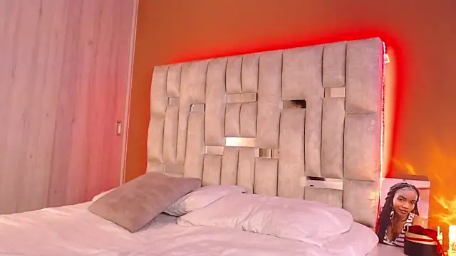 Snapshot of Emily_knights chatting on 02.06.26 Emily knights online show from 02.06.26