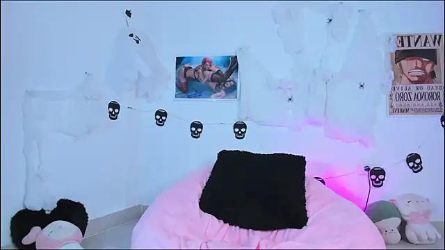 Miaengels  online show from 10.10.25