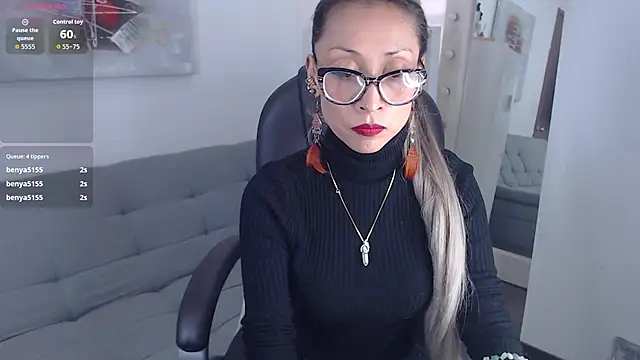 Snapshot of alexia_james_ chatting on 04.21.26 alexia james online show from 04.21.26