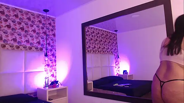 Snapshot of IssisLancaster chatting on 11.08.25 IssisLancaster online show from 11.08.25