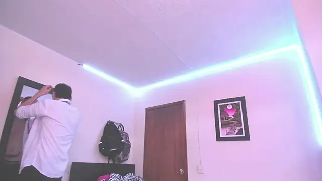 Snapshot of PapiNoha chatting on 10.31.25 PapiNoha online show from 10.31.25