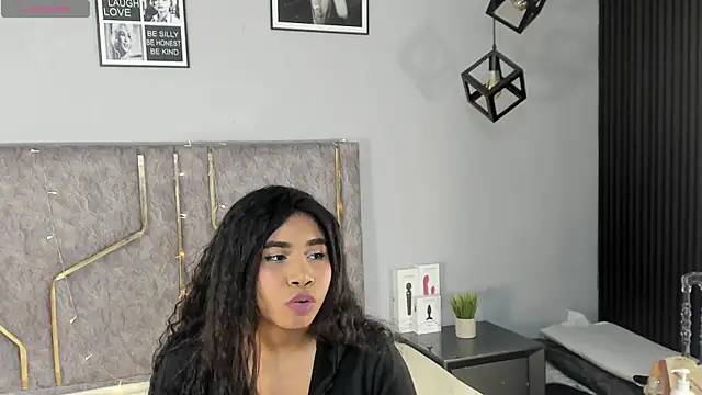 Nahomycarterr online show from 11.18.25