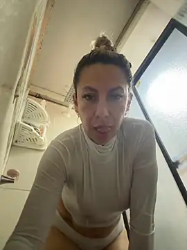 Snapshot of GisellTorres36 chatting on 10.13.25 GisellTorres36 online show from 10.13.25