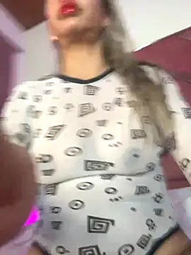 Snapshot of GisellTorres36 chatting on 10.21.25 GisellTorres36 online show from 10.21.25