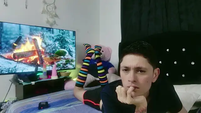 Snapshot of Tyler_cat chatting on 10.07.25 Tyler cat online show from 10.07.25