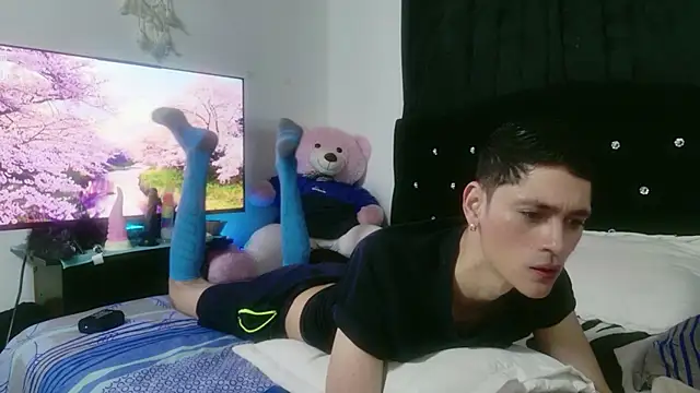 Snapshot of Tyler_cat chatting on 10.09.25 Tyler cat online show from 10.09.25