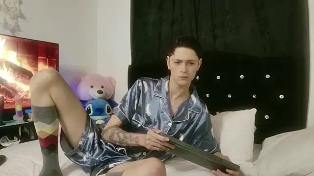 Snapshot of Tyler_cat chatting on 10.18.25 Tyler cat online show from 10.18.25