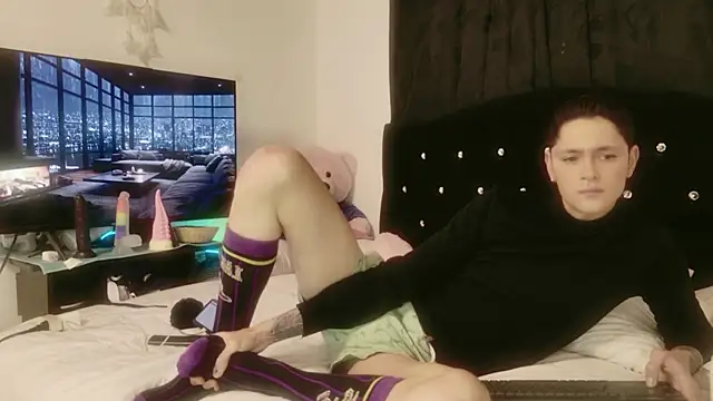 Snapshot of Tyler_cat chatting on 10.20.25 Tyler cat online show from 10.20.25