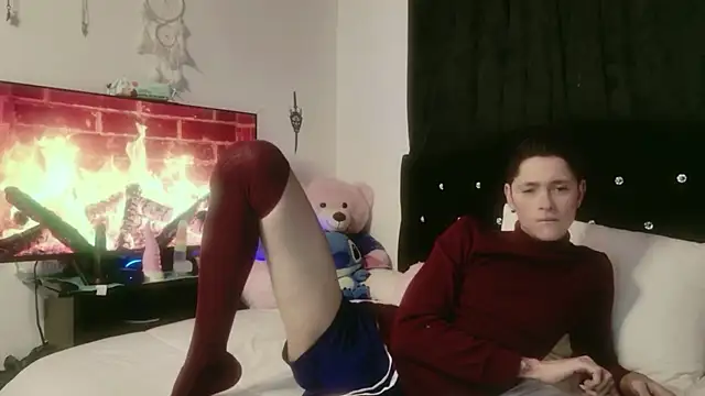 Snapshot of Tyler_cat chatting on 10.28.25 Tyler cat online show from 10.28.25