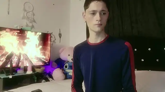 Snapshot of Tyler_cat chatting on 11.04.25 Tyler cat online show from 11.04.25