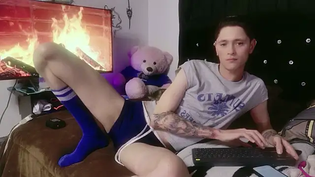 Snapshot of Tyler_cat chatting on 11.13.25 Tyler cat online show from 11.13.25