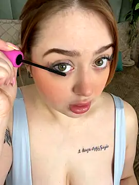 Snapshot of KellyMoors chatting on 10.09.25 KellyMoors online show from 10.09.25