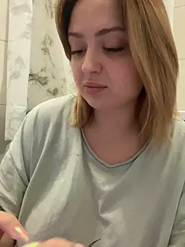 Snapshot of KellyMoors chatting on 10.21.25 KellyMoors online show from 10.21.25