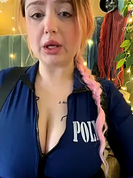 Snapshot of KellyMoors chatting on 10.27.25 KellyMoors online show from 10.27.25