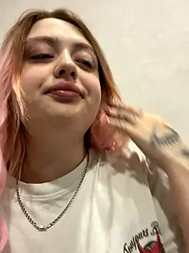 Snapshot of KellyMoors chatting on 10.27.25 KellyMoors online show from 10.27.25