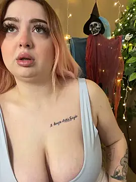 Snapshot of KellyMoors chatting on 11.06.25 KellyMoors online show from 11.06.25