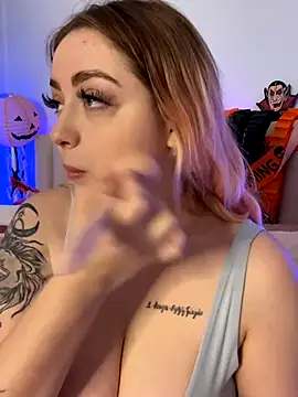 Snapshot of KellyMoors chatting on 11.12.25 KellyMoors online show from 11.12.25