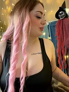 Snapshot of KellyMoors chatting on 11.13.25 KellyMoors online show from 11.13.25