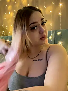 Snapshot of KellyMoors chatting on 11.16.25 KellyMoors online show from 11.16.25